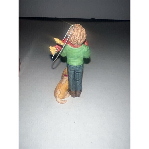 2000 Hallmark Keepsake Christmas Ornament - Caroler's Best Friend Dog - Picture 5 of 6